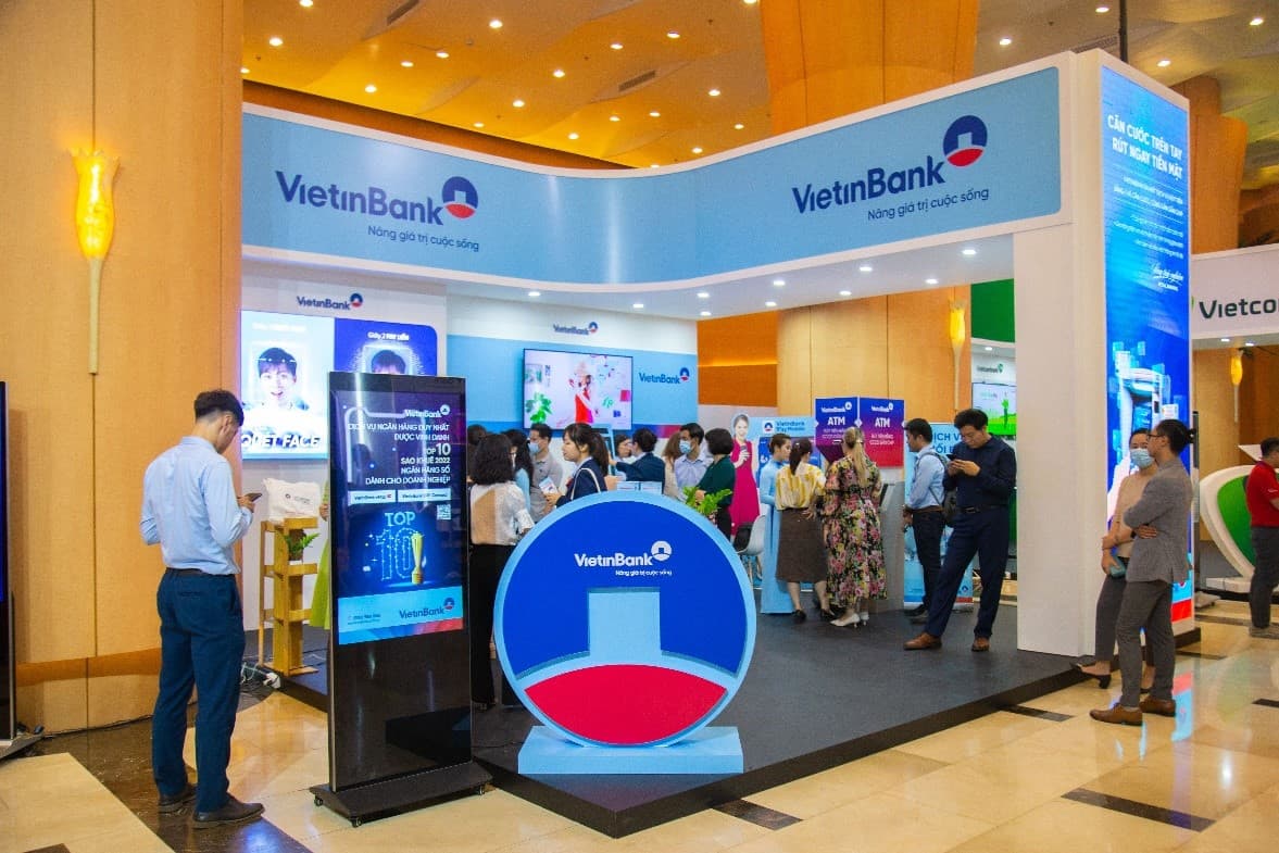 Màn hình Digital Signage tại sảnh giao dịch